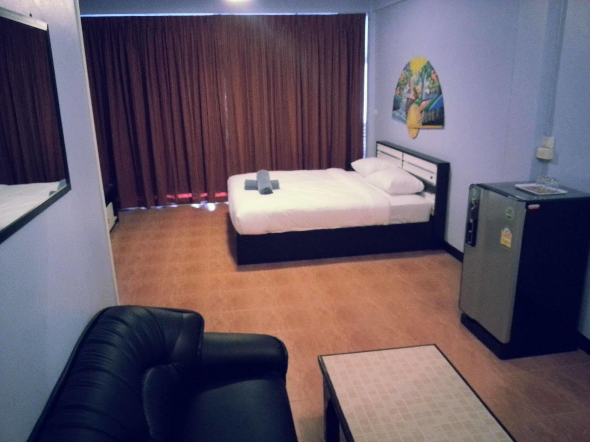 โอโย 963 ซันไชน์ เกสต์เฮาส์ Pattaya ภายนอก รูปภาพ